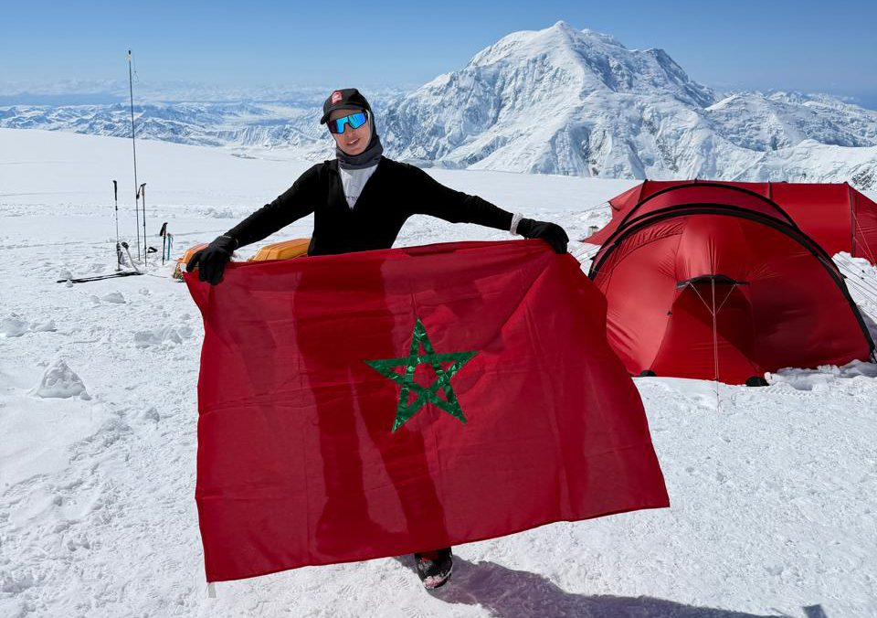 هند زمامة تكتب التاريخ من جديد.. أول مغربية وإفريقية تعانق قمة دينالي وتواصل رحلة تحدي أعلى قمم العالم