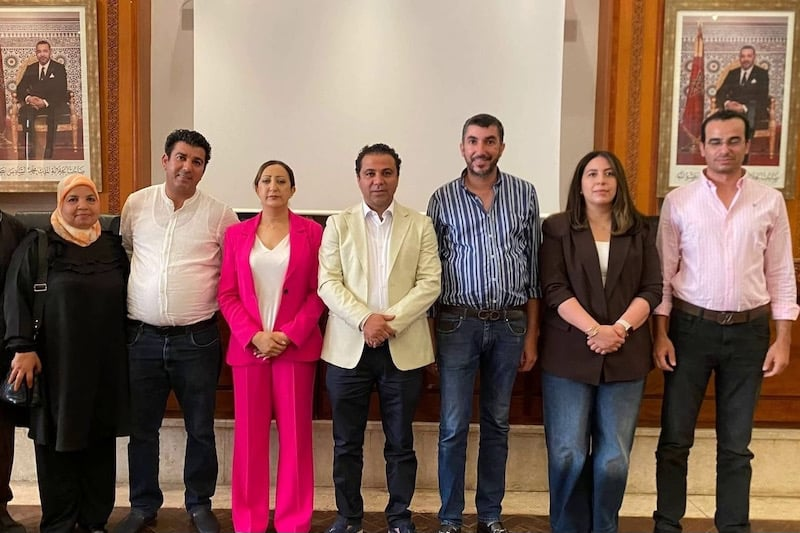 عمدة العاصمة ومنتخبون يعتزلون "الحمامة"
