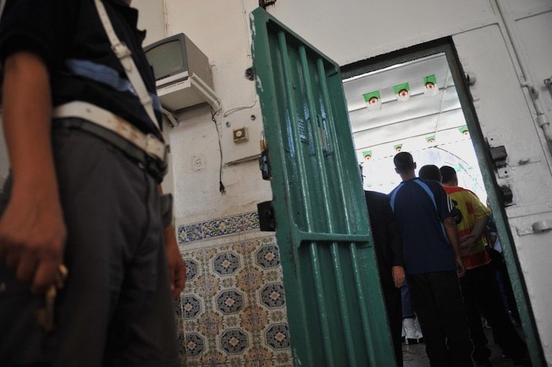 قلق عارم يساور عشرات أسر "حراگة" من إقليم العرائش موقوفين بالجزائر