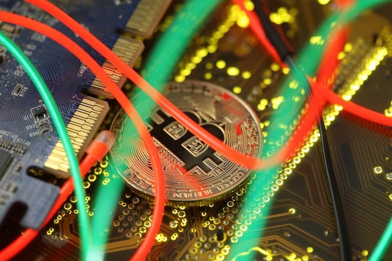 سعر "البتكوين" دون 60 ألف دولار