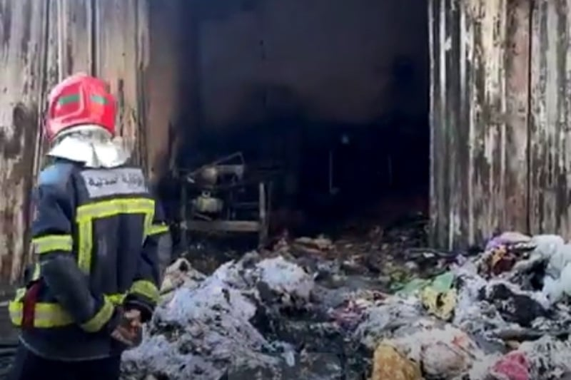احتراق متجر يسلب حياة طفل بسطات