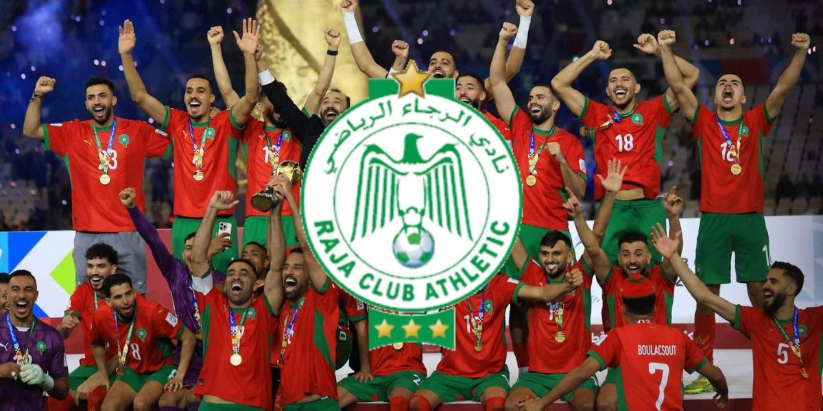 النجم السابق للمنتخب المغربي يتابع مباراة الرجاء ونهضة بركان ويخطف الأنظار في “دونور”